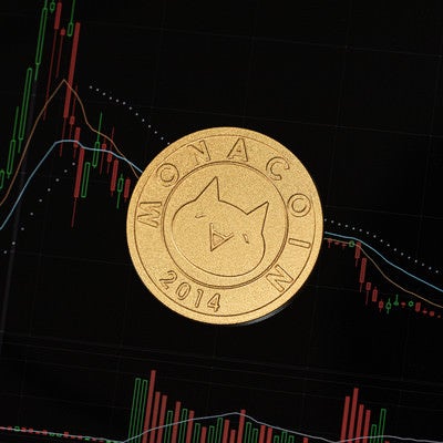 仮想通貨のチャートとモナコインの写真