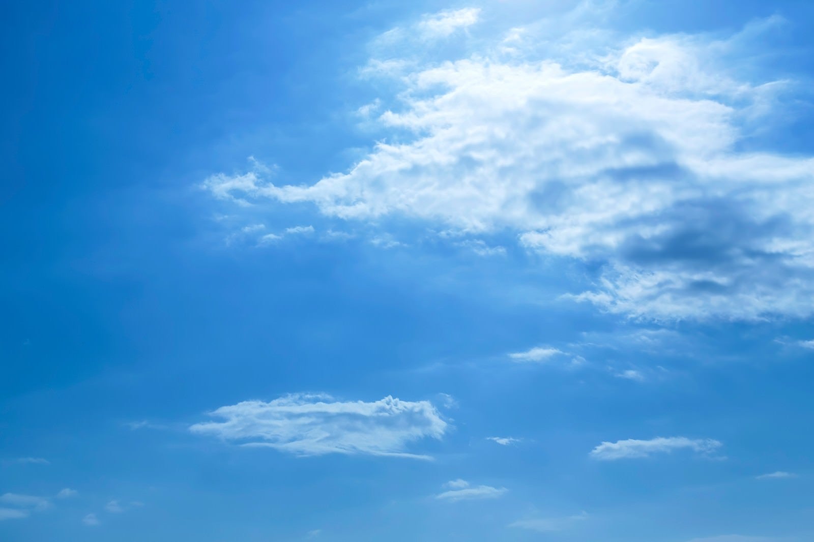 「青い空と昼」の写真
