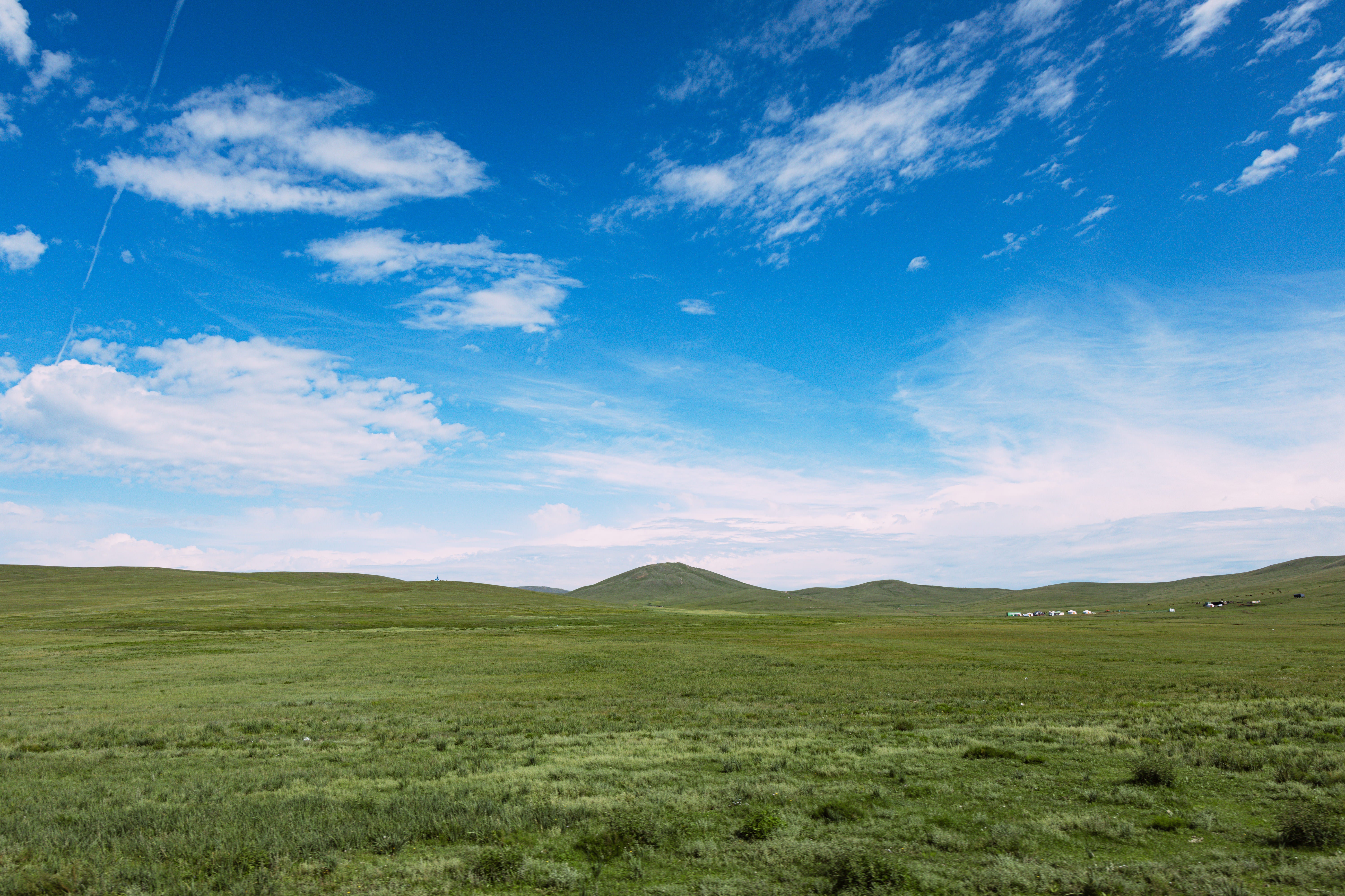 油彩画 青空と草原の風景 Fujio 油彩画 青空と草原の風景 Fujio