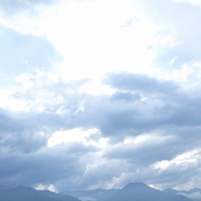 アルプスの山々と雲の写真