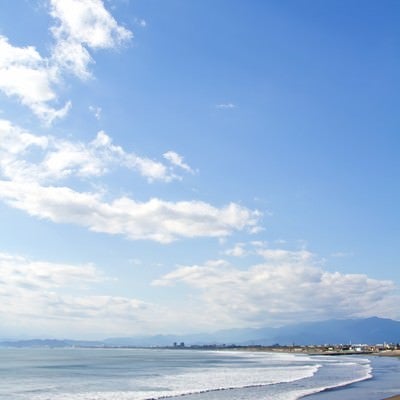 青い空と海岸の写真