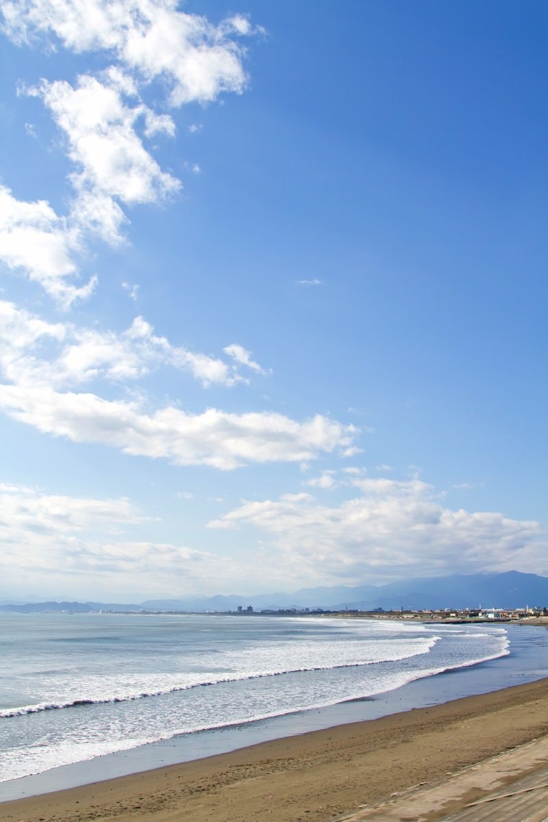 「青い空と海岸」の写真