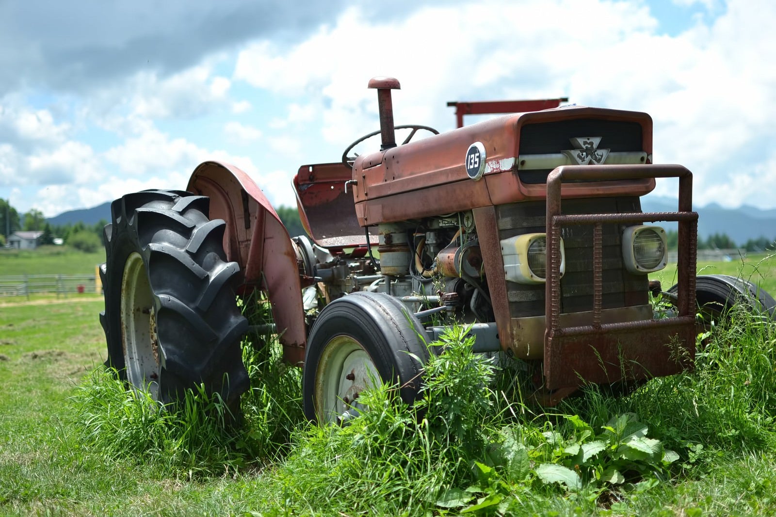 「古い耕運機」の写真