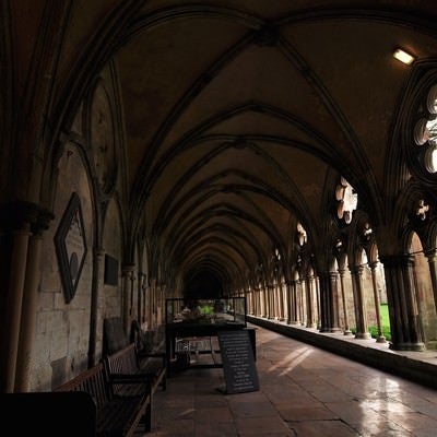 イギリス：ソールズベリ大聖堂の回廊の写真