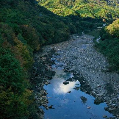 吾妻川と丸岩の写真