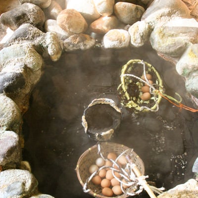 旧川原湯温泉の新源泉で温泉卵づくりの写真