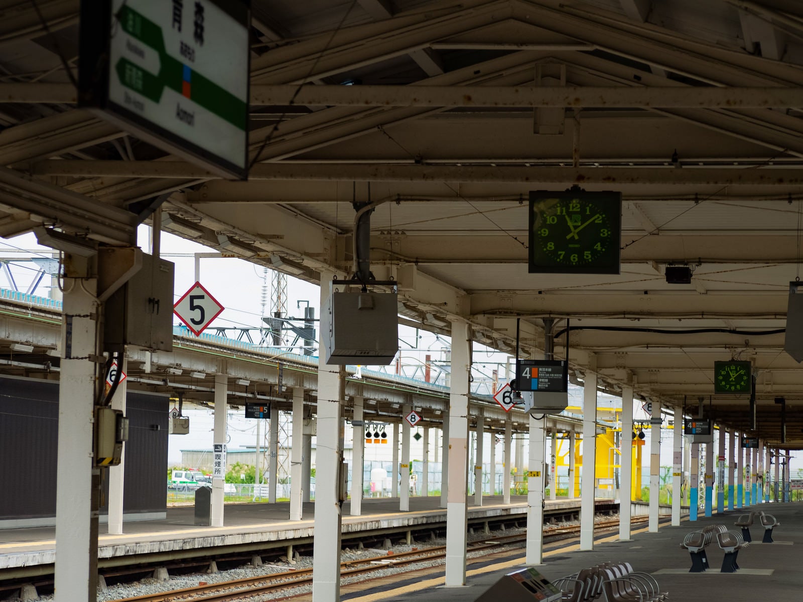 「JR青森駅ホームからの景色」の写真