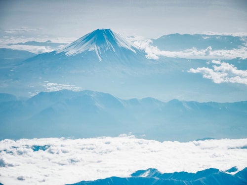 霞む名峰（富士山）の写真