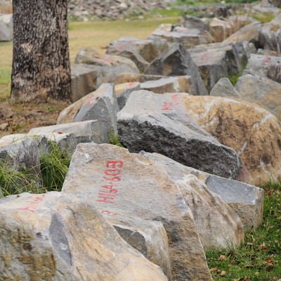復興を待つ石垣（熊本城）の写真