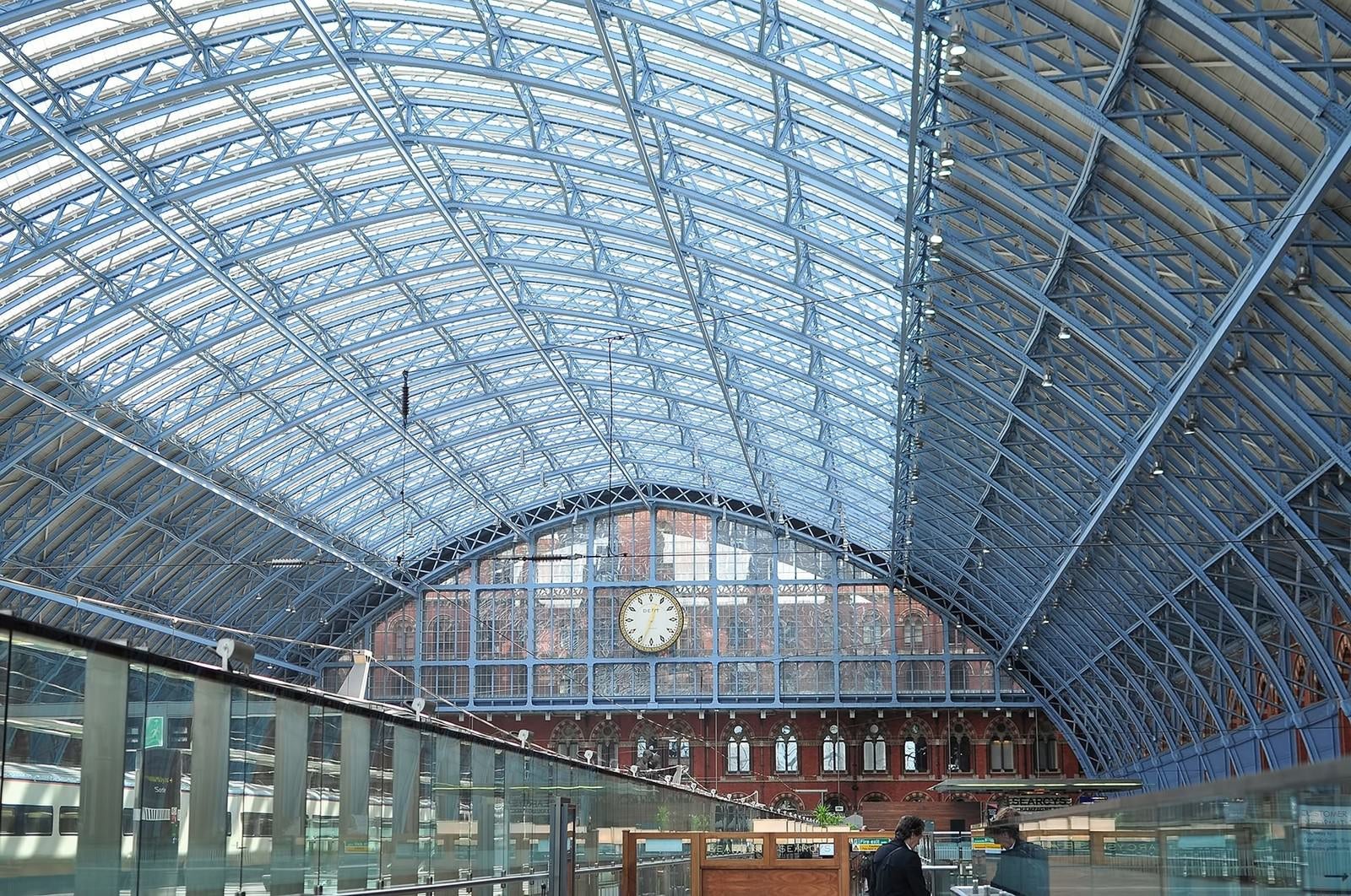 「ロンドンのウォータールー駅の鉄骨」の写真