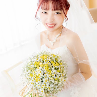 笑顔の花嫁の写真