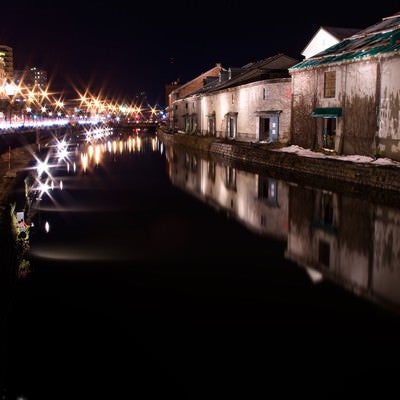 夜の小樽運河の写真