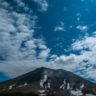 旭岳と青空の写真