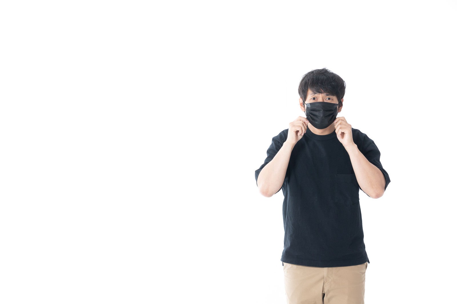 「黒マスク男子」の写真［モデル：大川竜弥］
