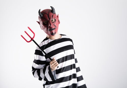 サードウェーブ系男子のファッションを取り入れた悪魔の写真