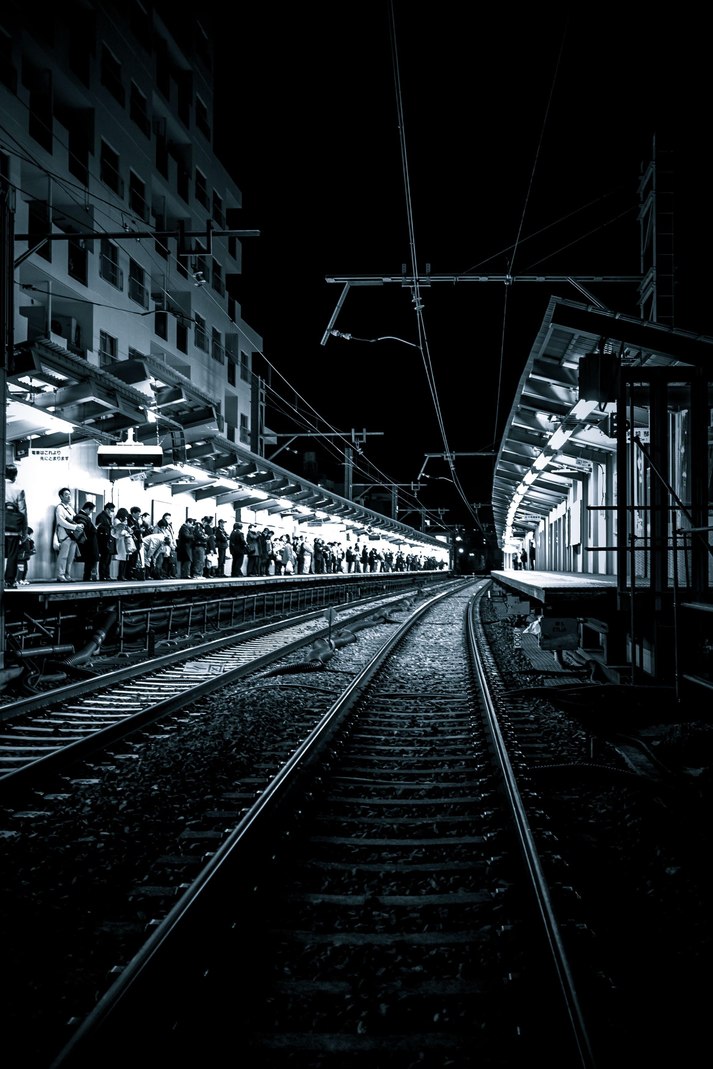 終電間際、混雑する駅構内の無料の写真素材 - ID.13917｜フリー素材