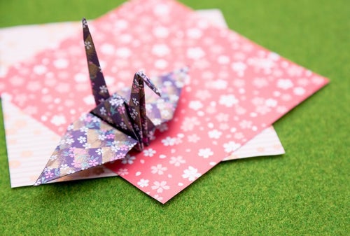 折り紙と鶴の写真