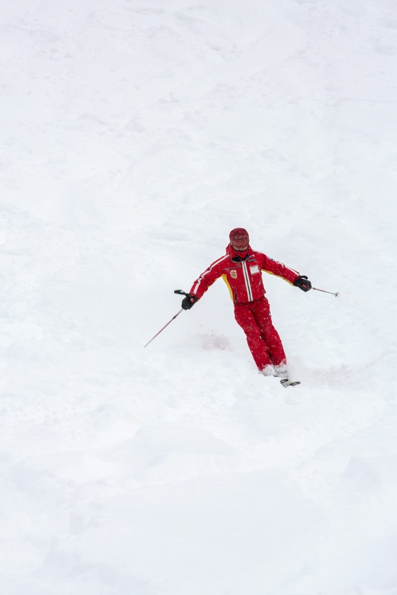 「滑走するスキー（アルペン）」の写真
