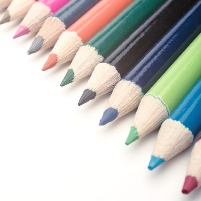 12色の色鉛筆の写真
