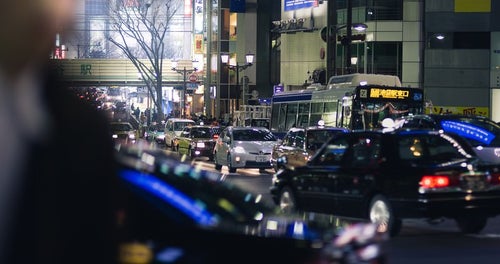 夜の渋谷駅前（宮益坂から）の写真