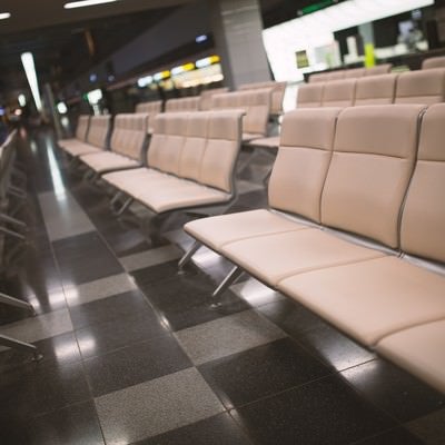 空港の椅子の写真