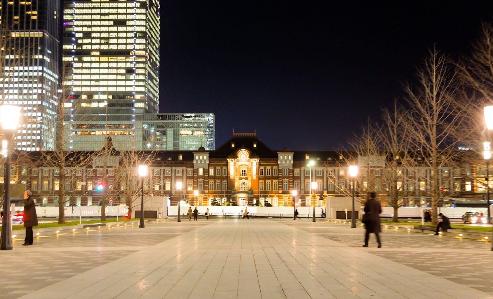 「東京駅正面（夜景）」の写真