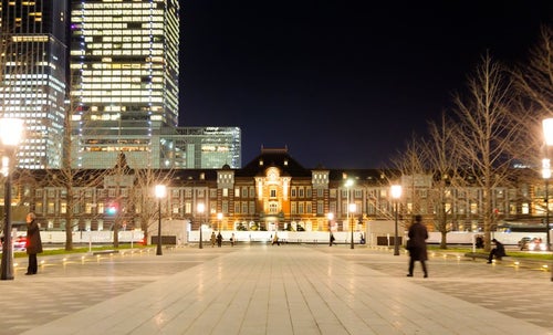 東京駅正面（夜景）の写真