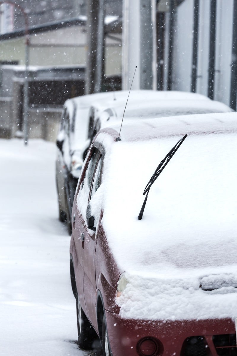 「車に雪が積もる」の写真