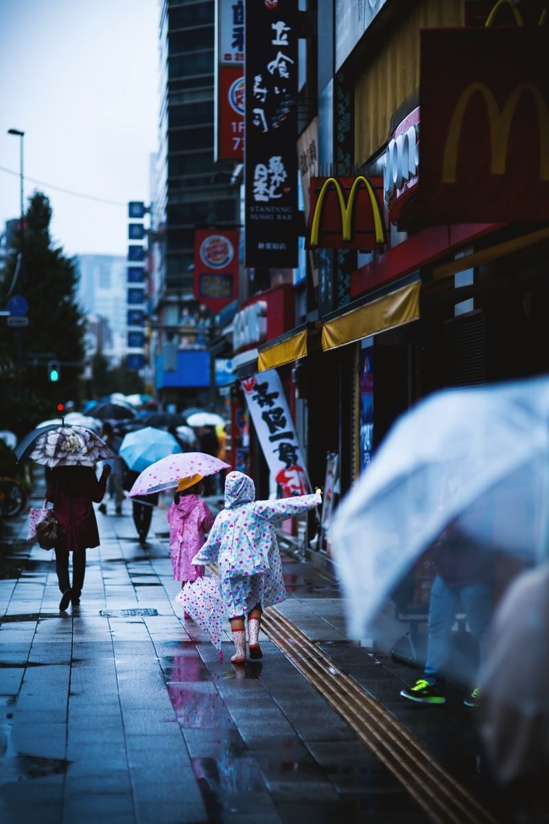 「雨も傘もカッパも好き」の写真