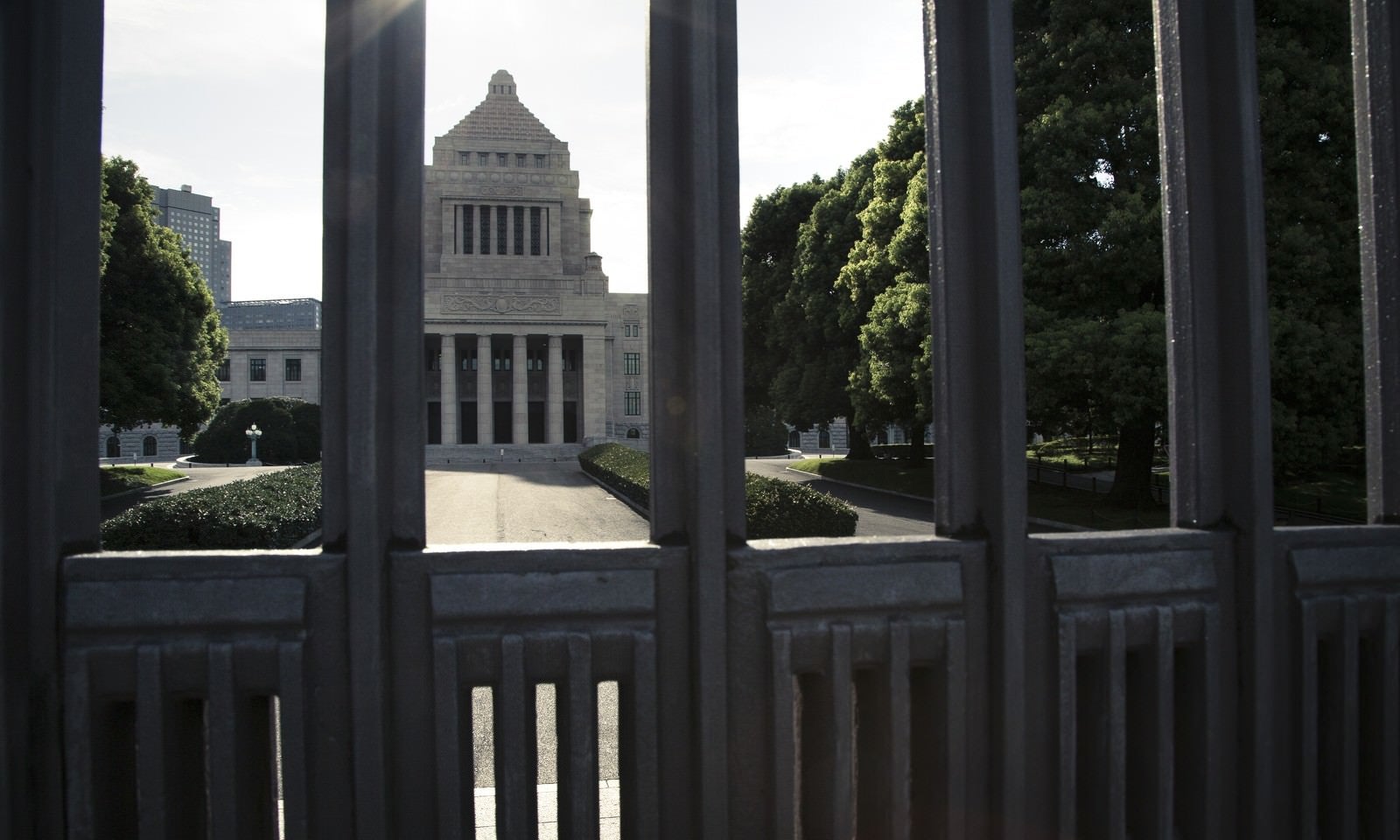 「閉門と国会議事堂」の写真