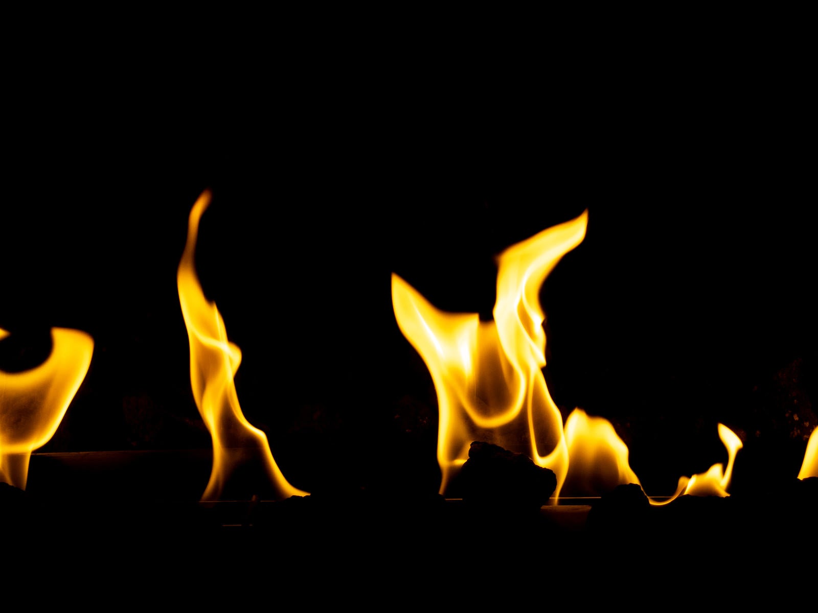 「下から燃える炎」の写真