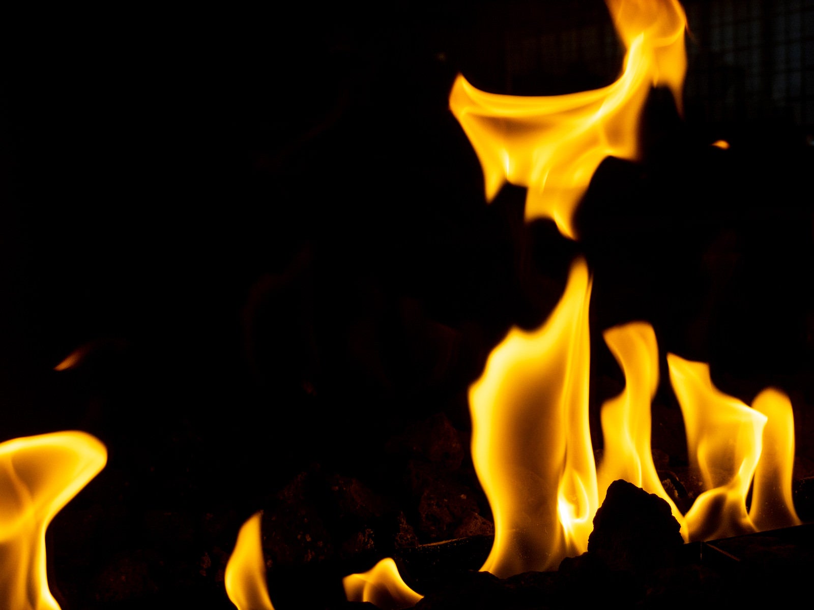 「ブワァと下から炎」の写真