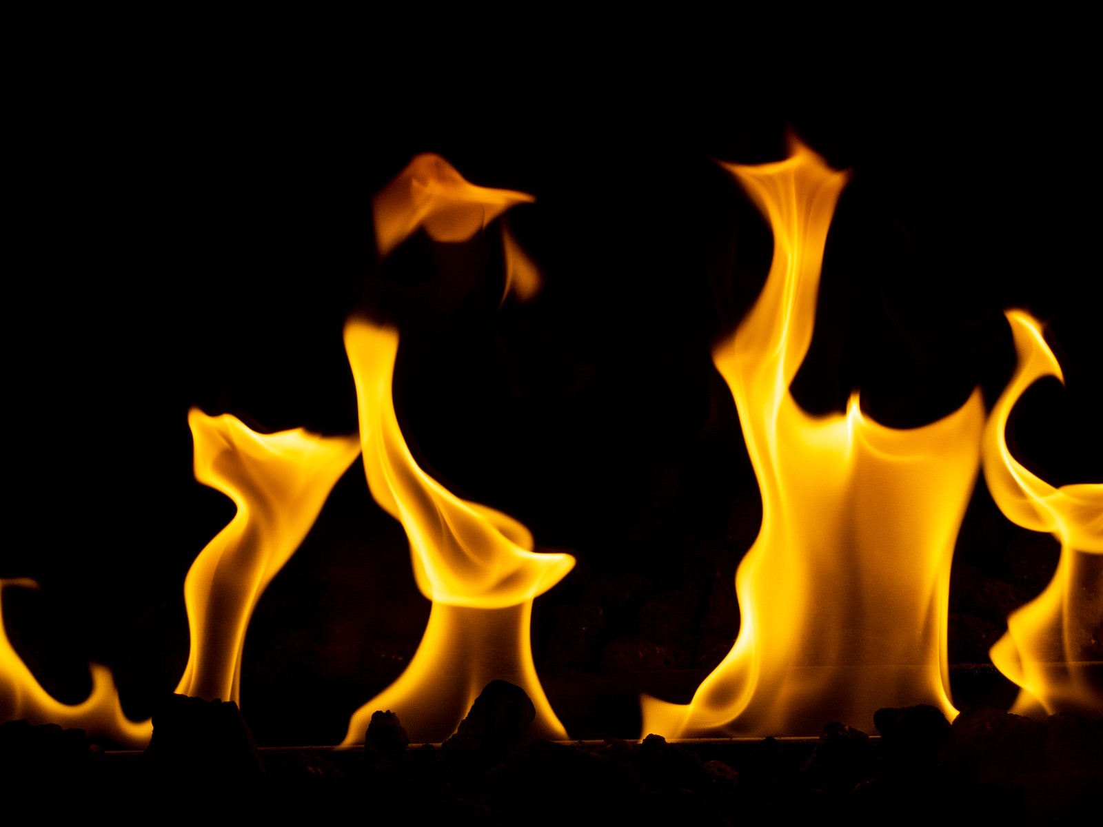 「ゆらゆら燃える炎」の写真