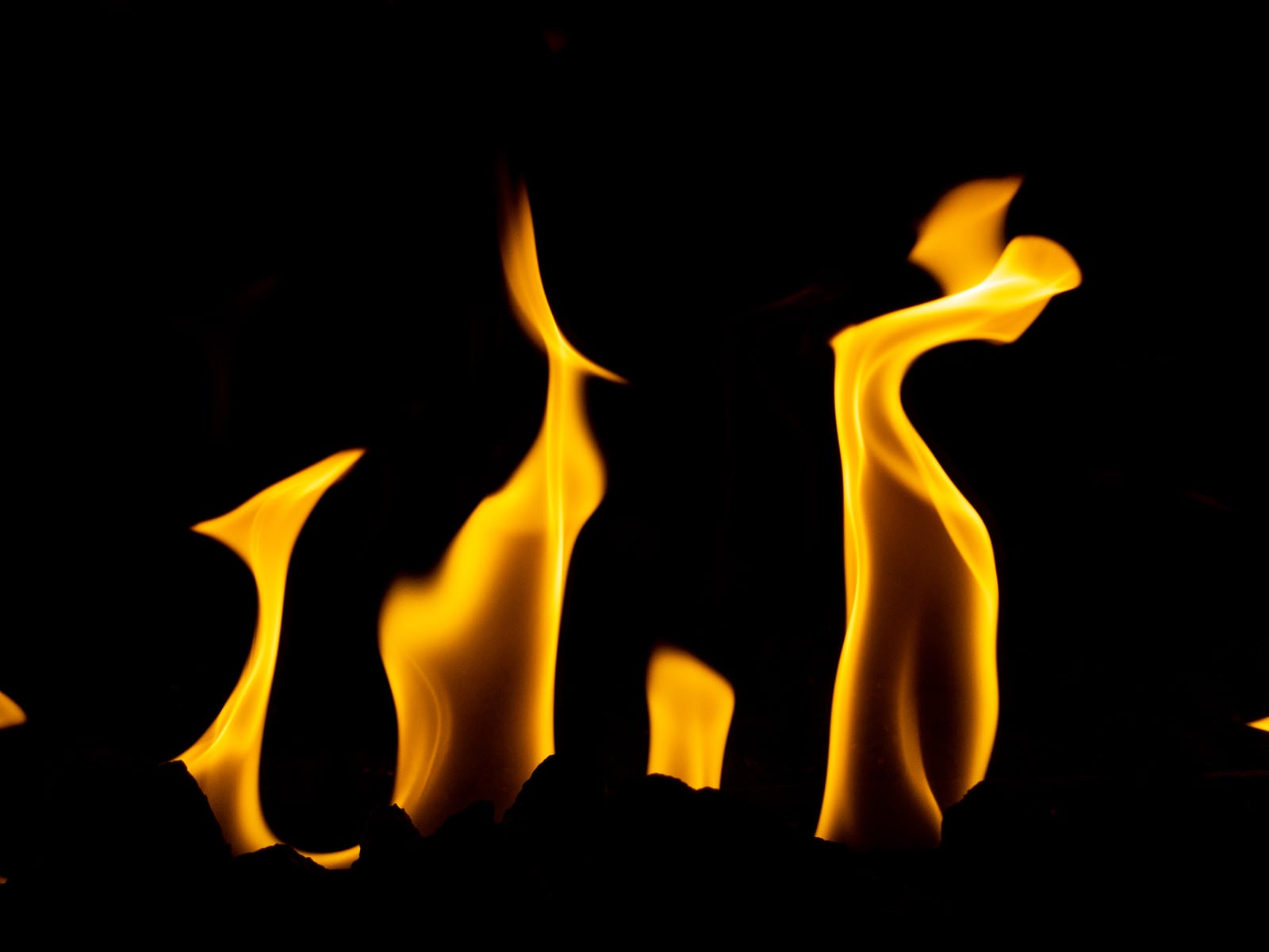 「火がメラメラ燃える様子」の写真