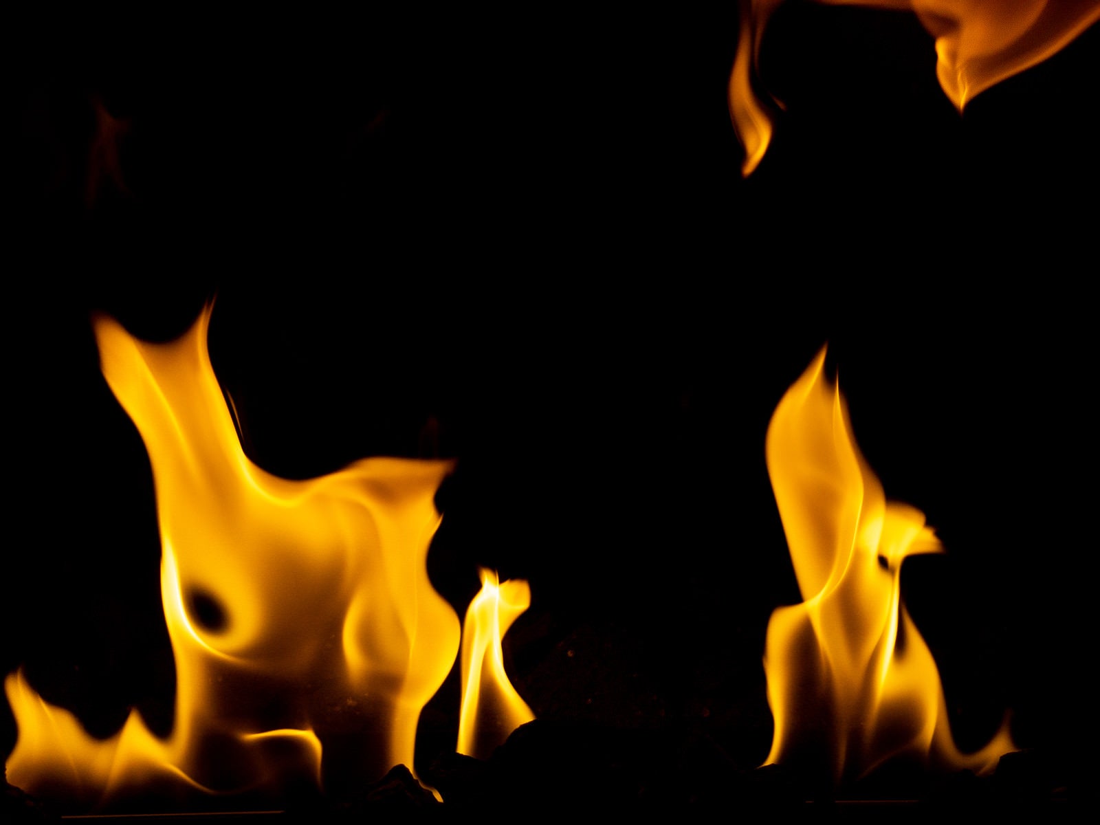 「暖炉の炎の様子」の写真