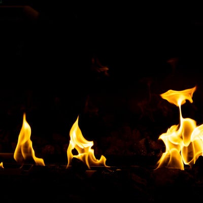 メラメラ燃える炎の写真