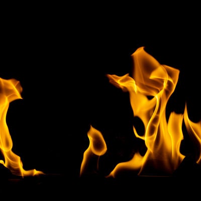 メラメラ燃える炎の写真