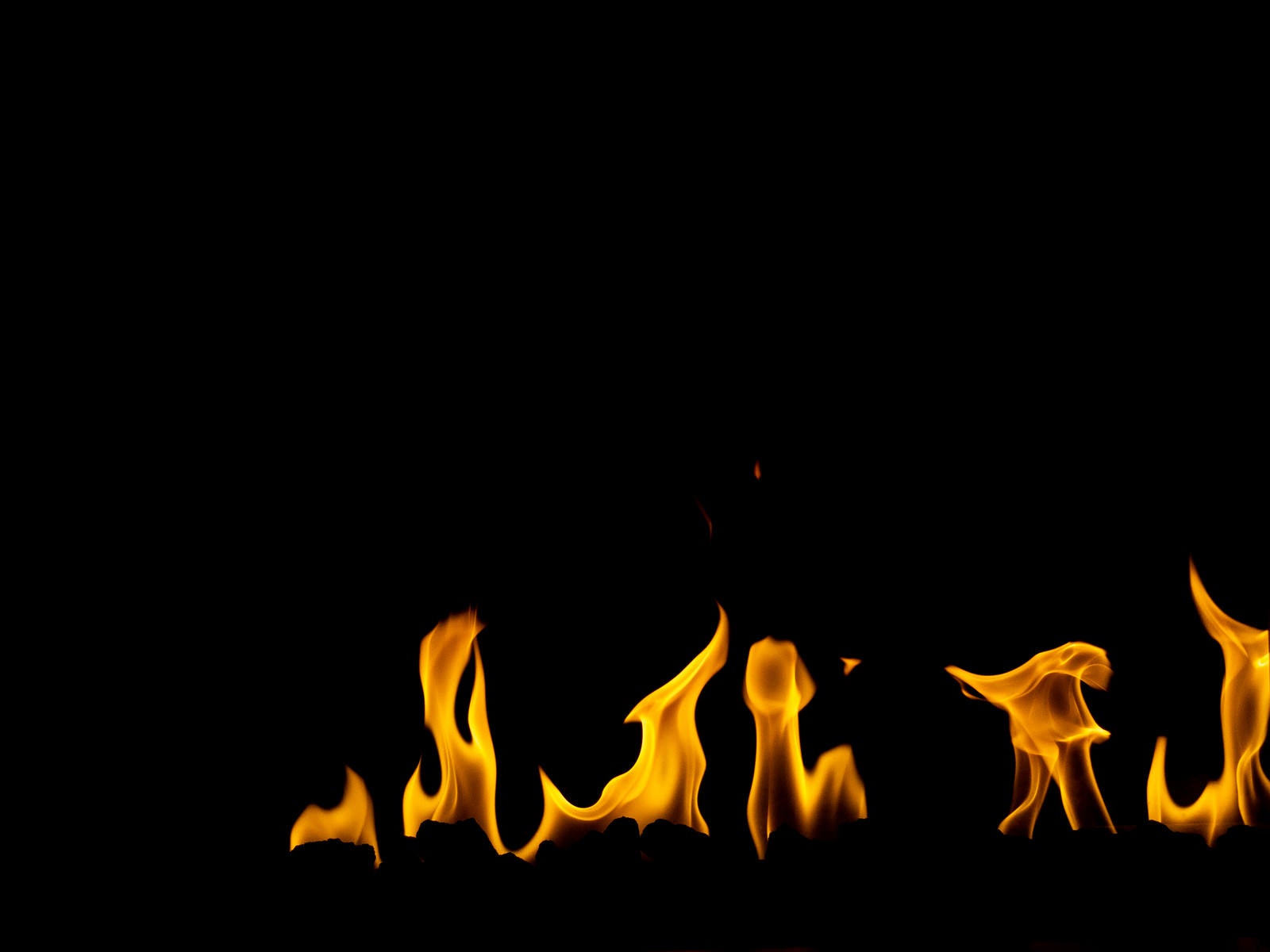 「下から炎が出る様子」の写真