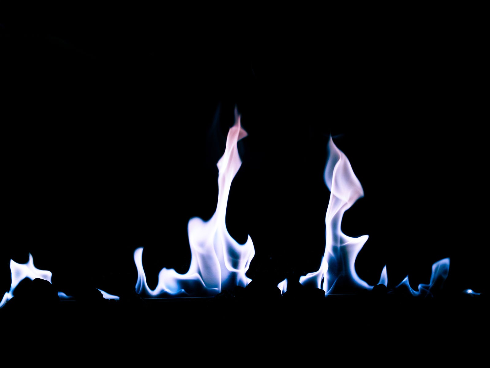 「下からガスの炎が燃える」の写真