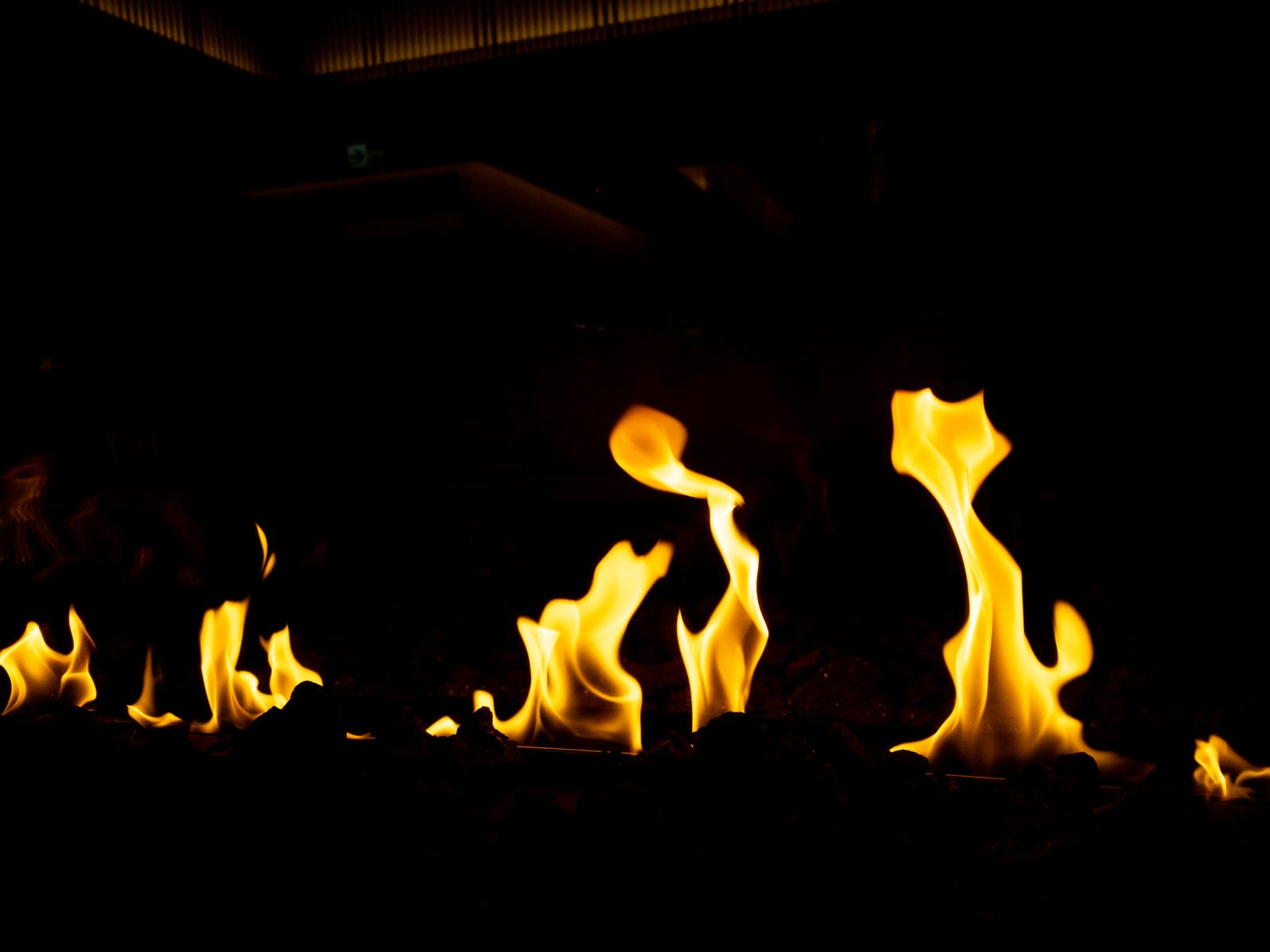 「暖炉の中の様子（炎）」の写真