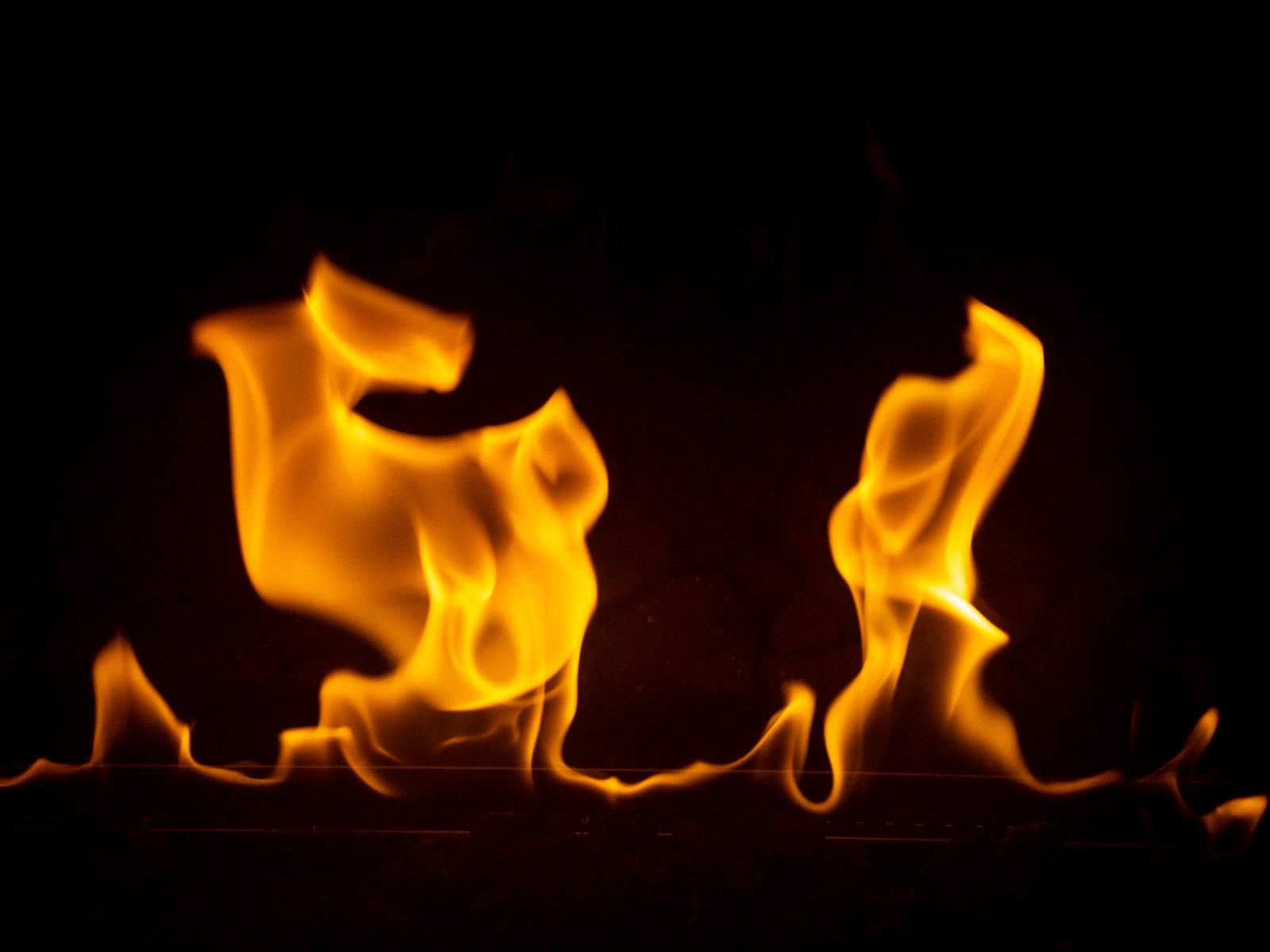 「力強いメラメラの火」の写真