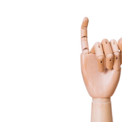 小指を立てるジェスチャー（デッサン用模型）の写真