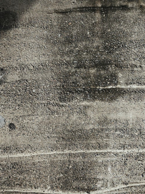 シミ残る砂利コンクリート（テクスチャー）の写真