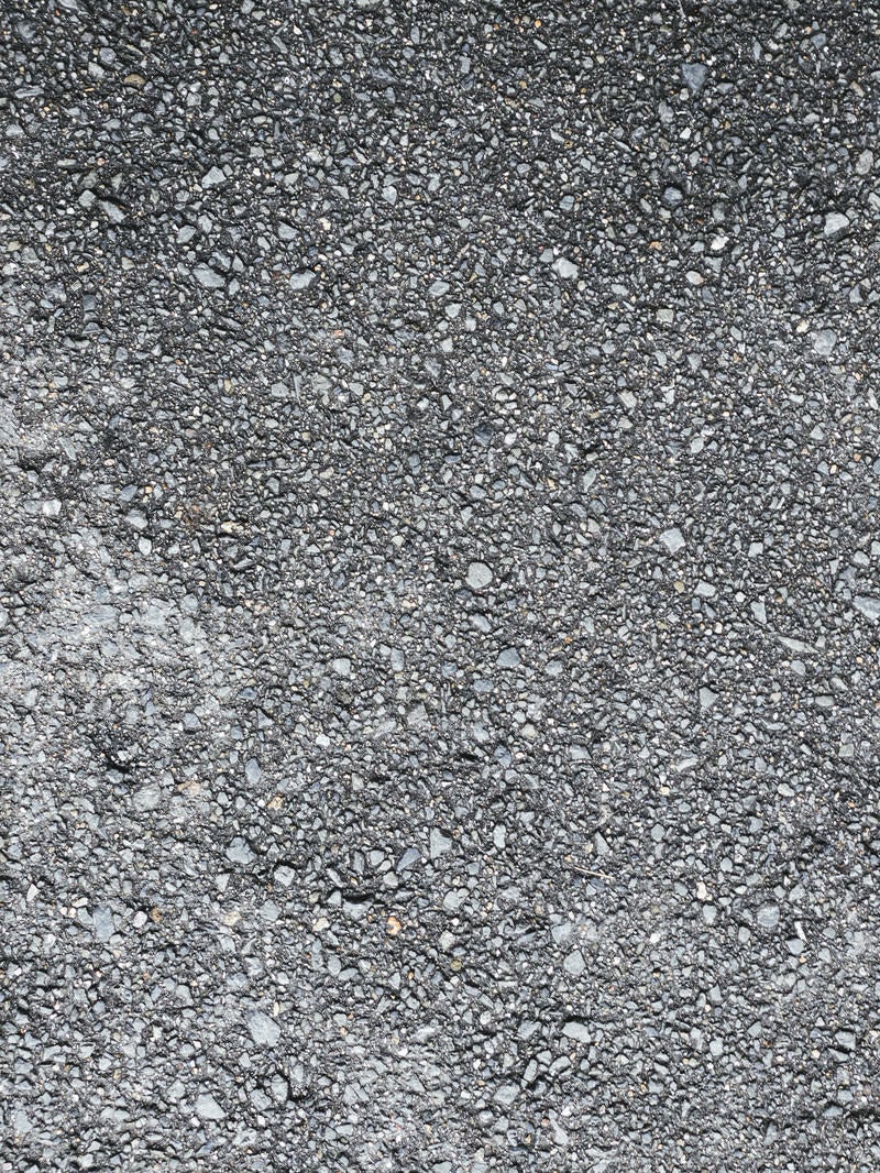 「湿ったコンクリートの道路（テクスチャー）」の写真