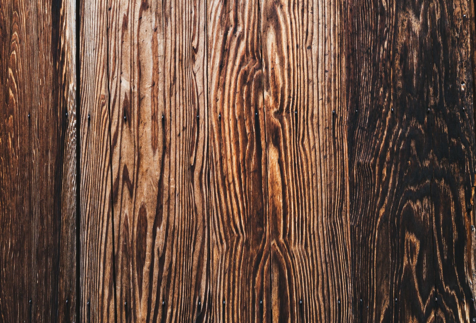 「木目のある板壁の継ぎ目（テクスチャー）」の写真