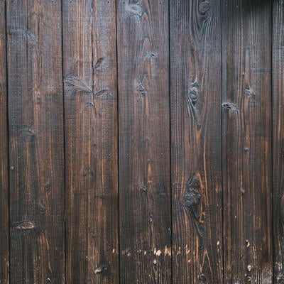 焼杉板で作られた塀（テクスチャー）の写真
