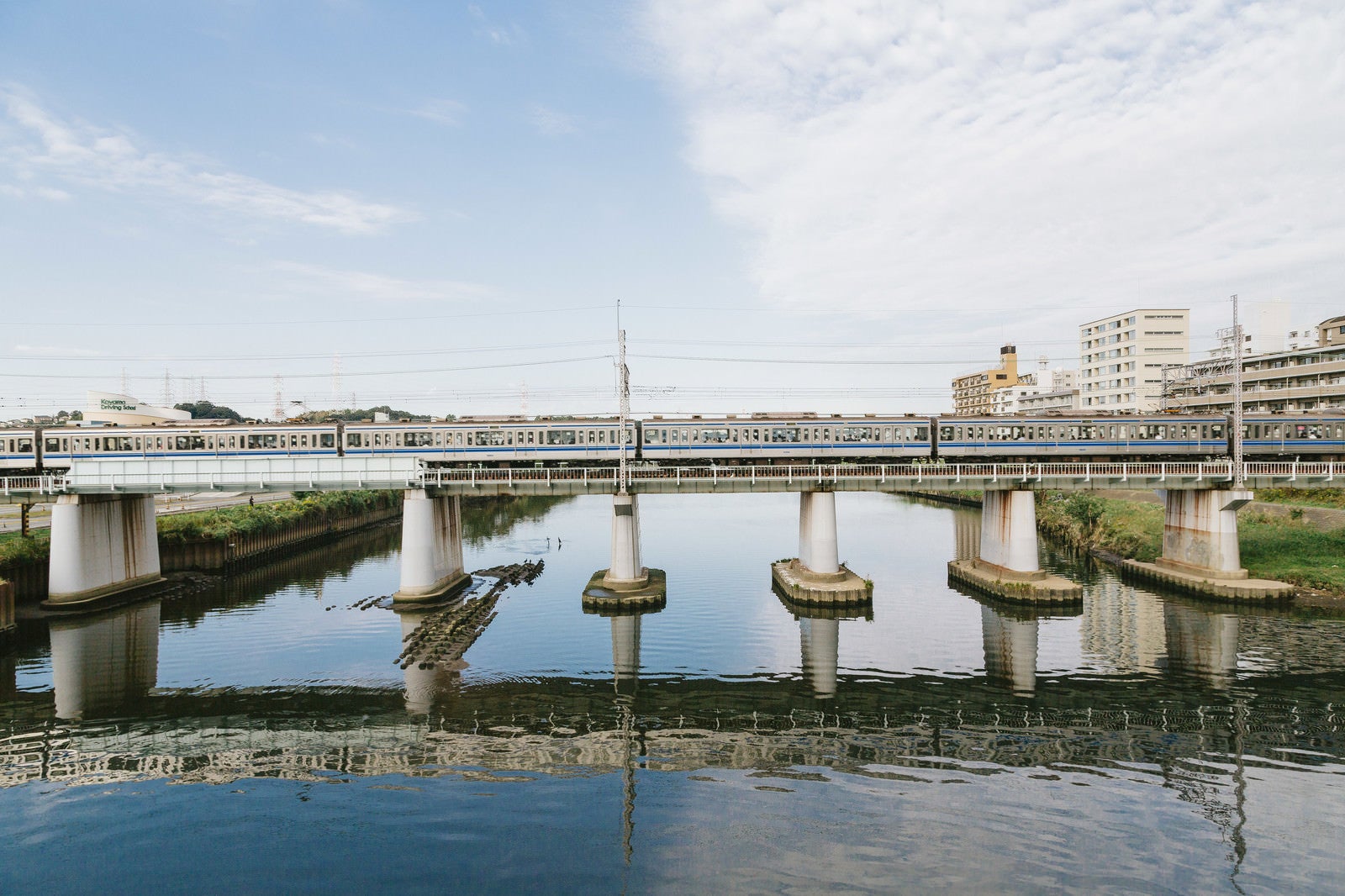 「鶴見川と東横線（大綱橋）」の写真
