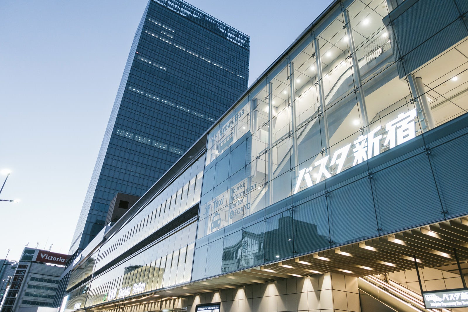 「バスタ新宿駅」の写真