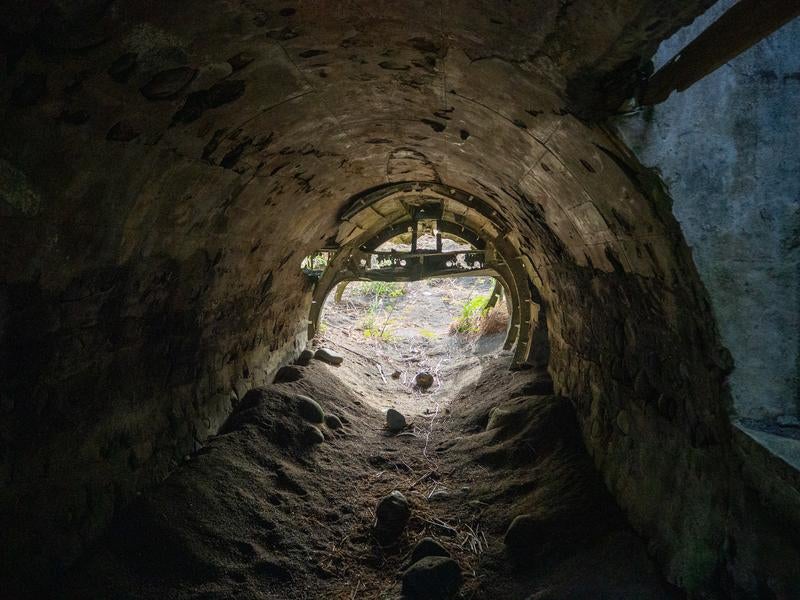 戦時中の飛行機の胴体構造がわかる内部の写真