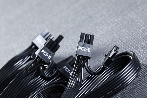 PCI-Eケーブル（6+2ピンPCI-express用電源コネクタ）の写真